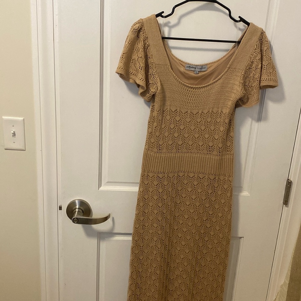 Absolutely Famous  NWT size large lightweight knit maxi dress!